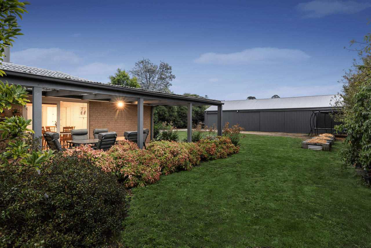 3 Redwood Court, ROMSEY, VIC 3434