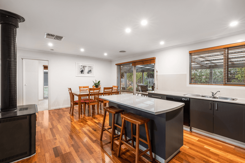 3 Redwood Court, ROMSEY, VIC 3434