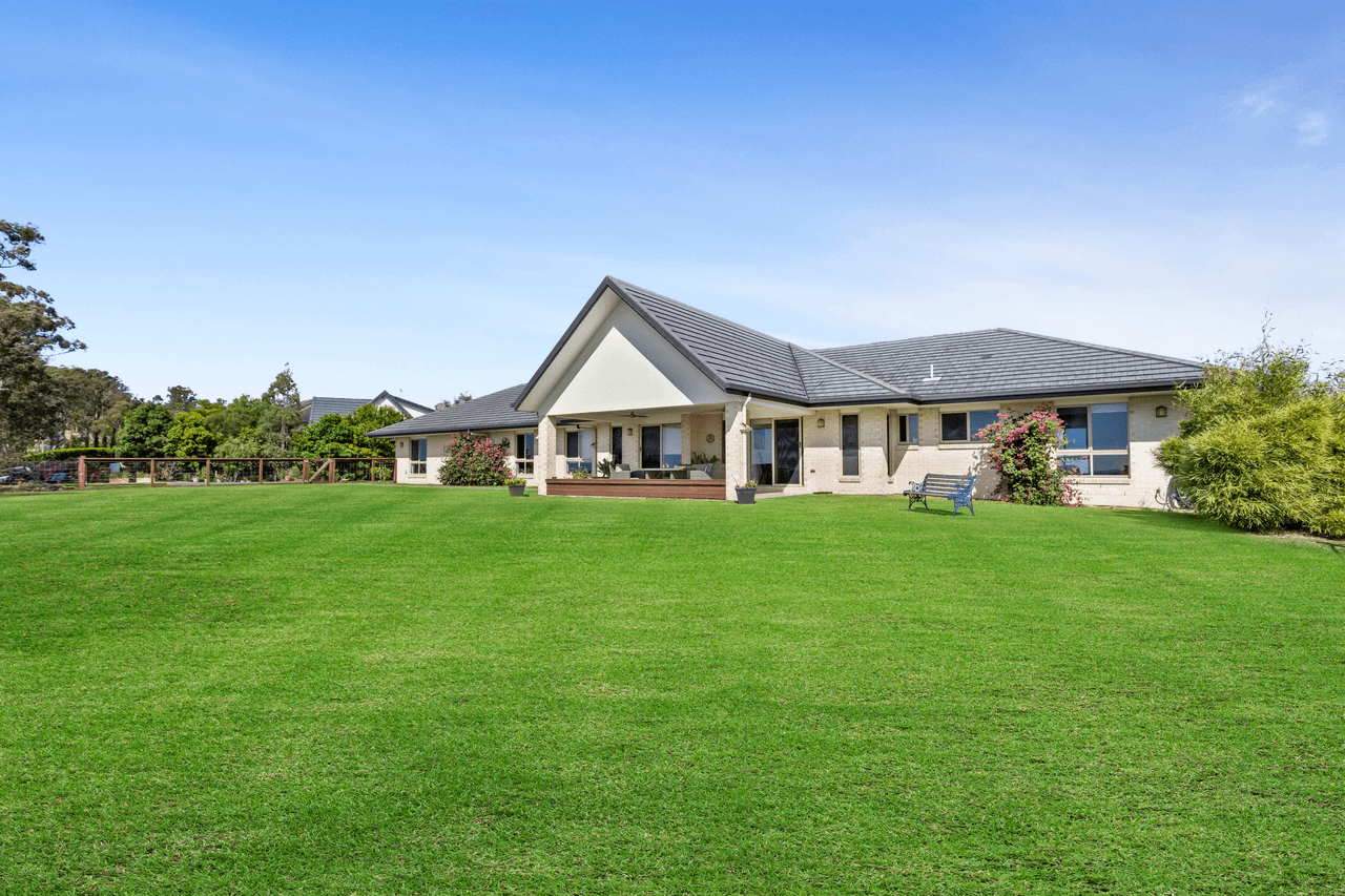 709 Clear Mountain Road, CLEAR MOUNTAIN, QLD 4500