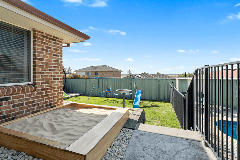 17 Whipbird Street, Maryland, NSW 2287