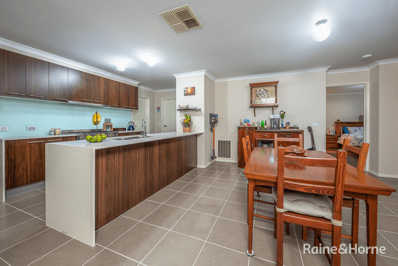 4 Langport Crescent, SUNBURY, VIC 3429