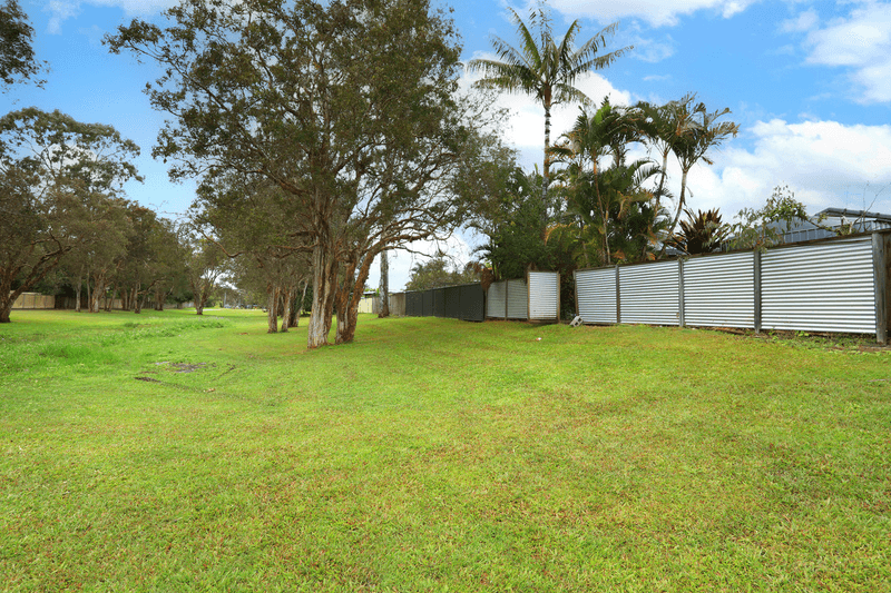 121 Kindra Avenue, SOUTHPORT, QLD 4215