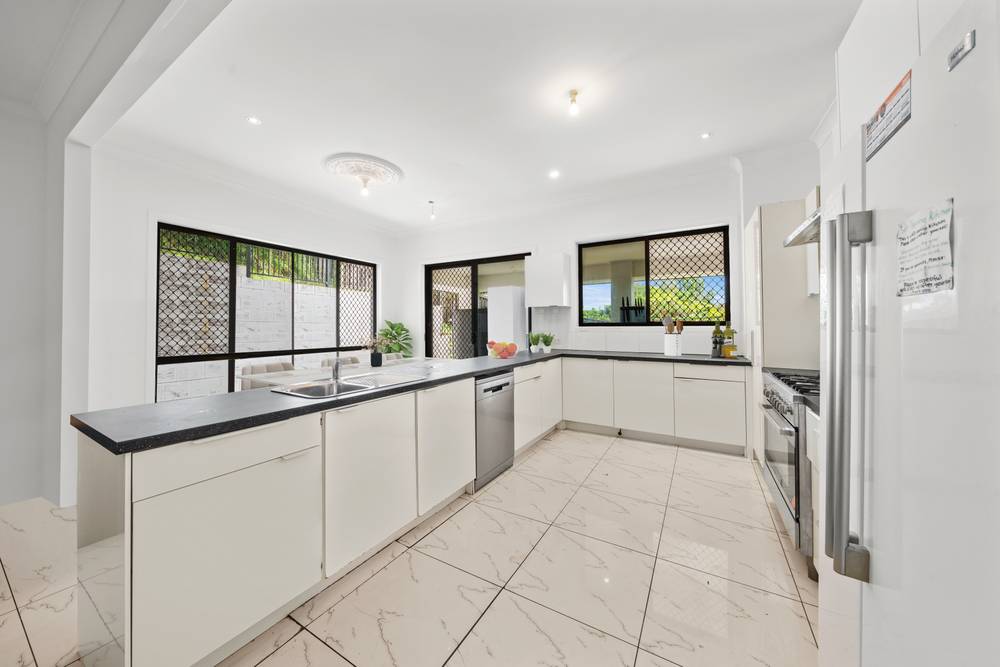 16 Temoe Rise, PACIFIC PINES, QLD 4211