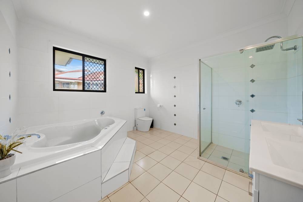 16 Temoe Rise, PACIFIC PINES, QLD 4211