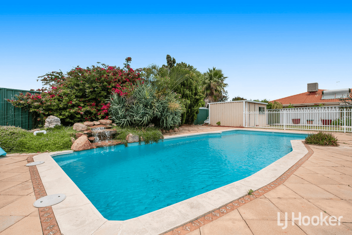 9 Penda Close, HALLS HEAD, WA 6210