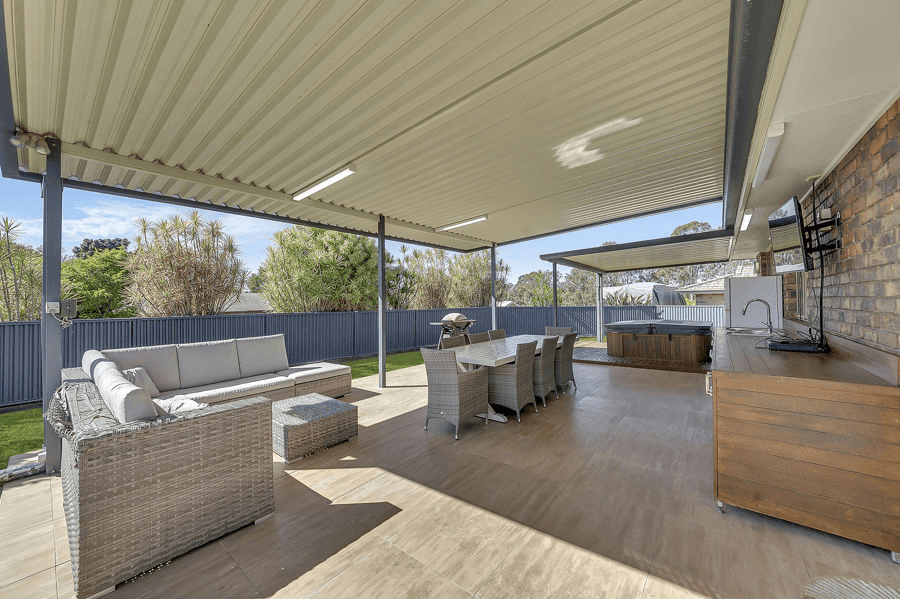2 Diosma Close, YAMANTO, QLD 4305