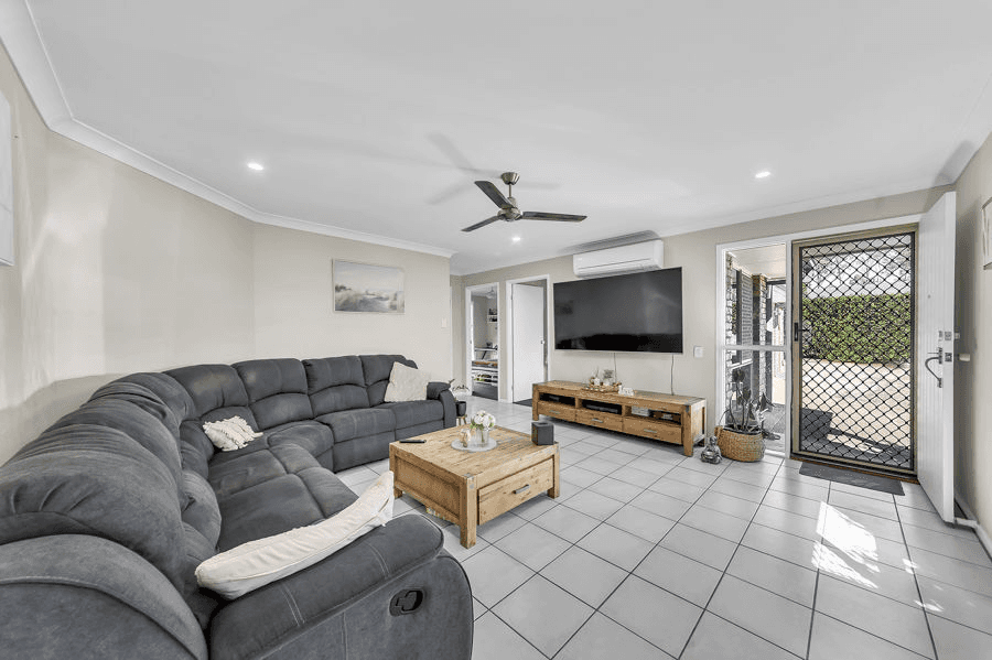 2 Diosma Close, YAMANTO, QLD 4305