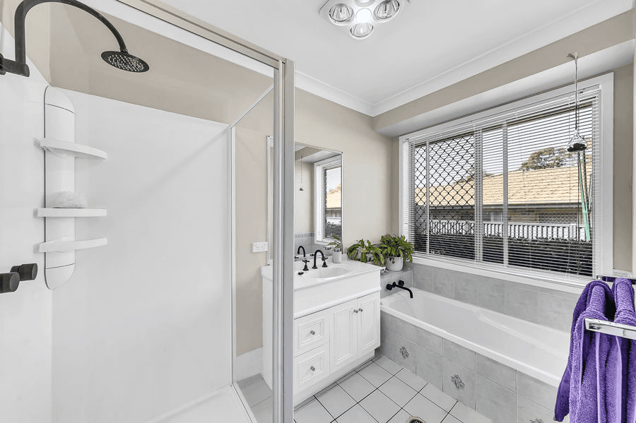 2 Diosma Close, YAMANTO, QLD 4305