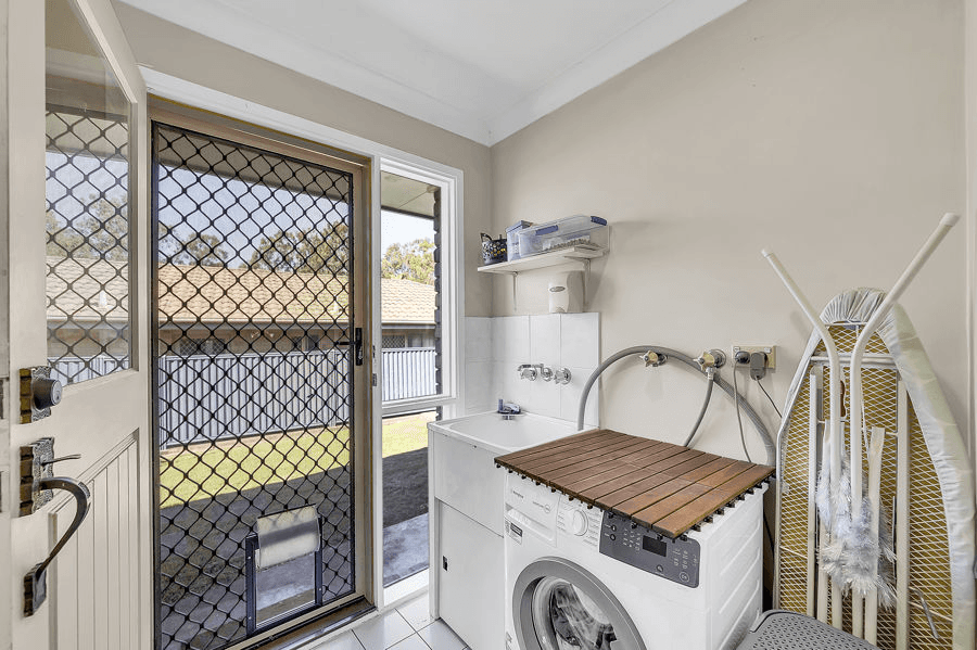 2 Diosma Close, YAMANTO, QLD 4305