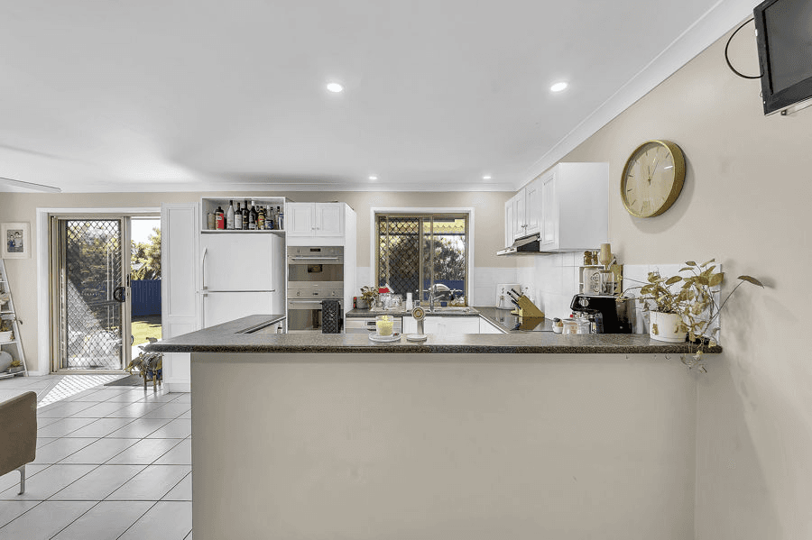 2 Diosma Close, YAMANTO, QLD 4305