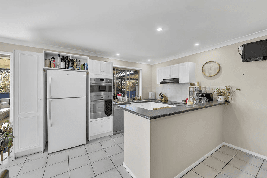 2 Diosma Close, YAMANTO, QLD 4305