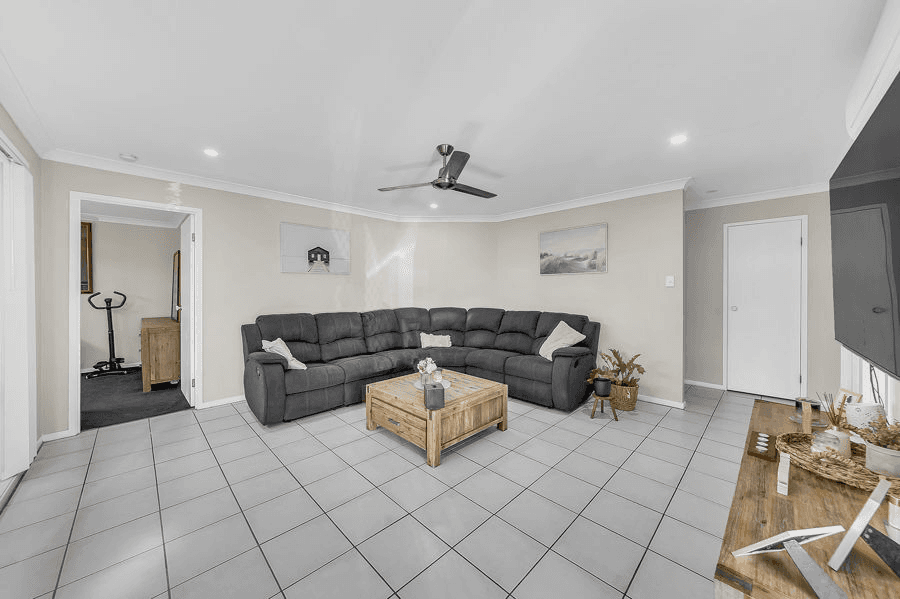 2 Diosma Close, YAMANTO, QLD 4305
