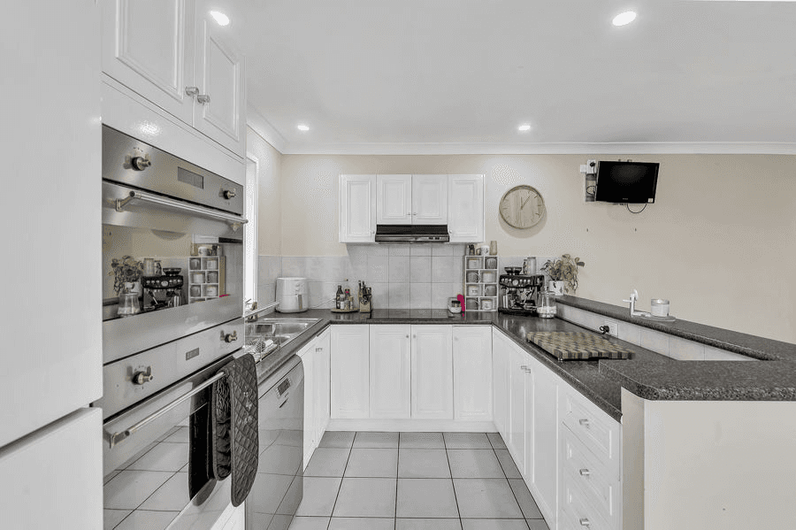 2 Diosma Close, YAMANTO, QLD 4305