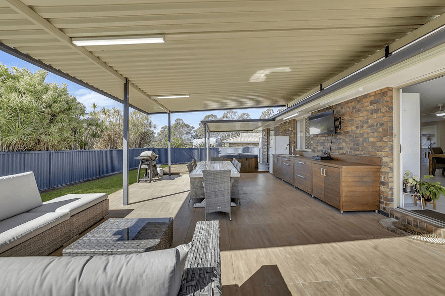 2 Diosma Close, YAMANTO, QLD 4305