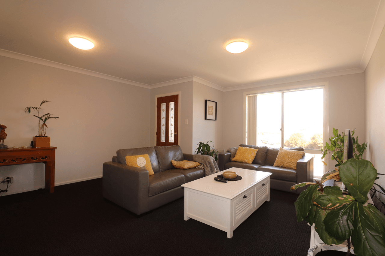 2 Killarney Close, GLEN INNES, NSW 2370