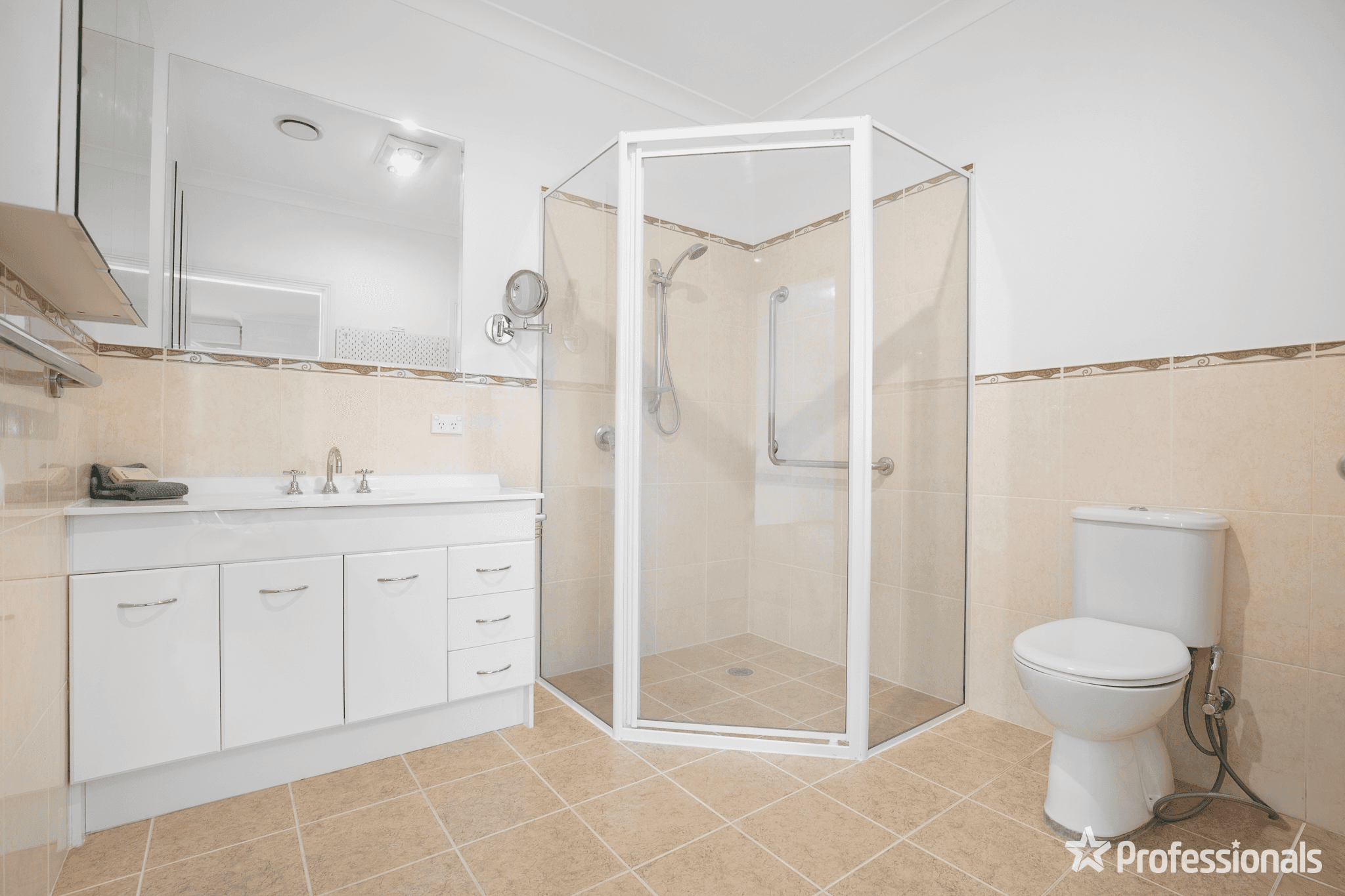 16 McCarthy Crescent, Armidale, NSW 2350