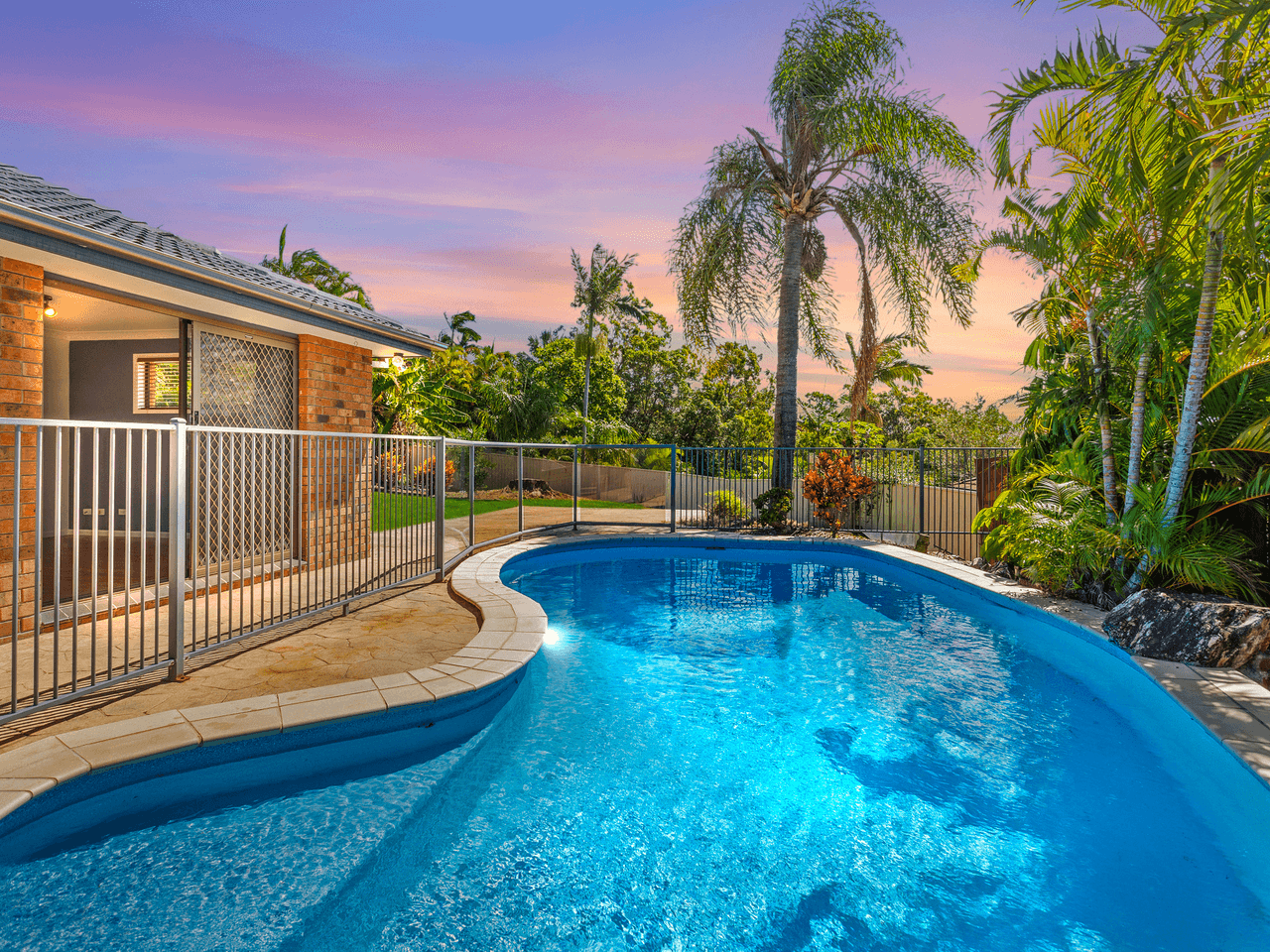 27 Mcleod Street, HIGHLAND PARK, QLD 4211