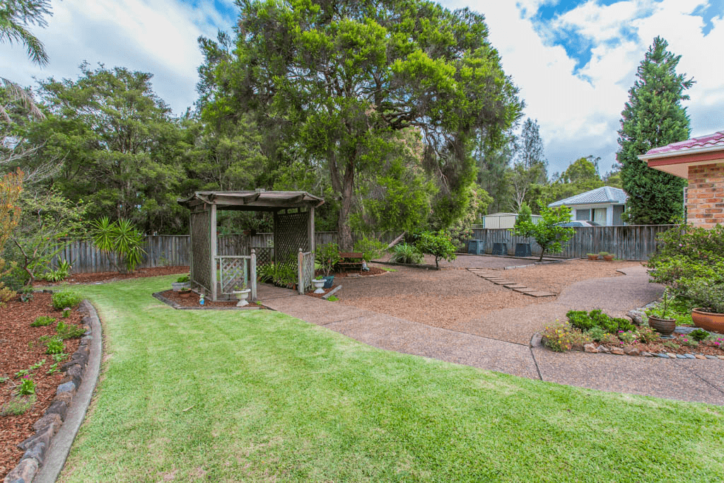 27 Derwent Crescent, Lakelands, NSW 2282