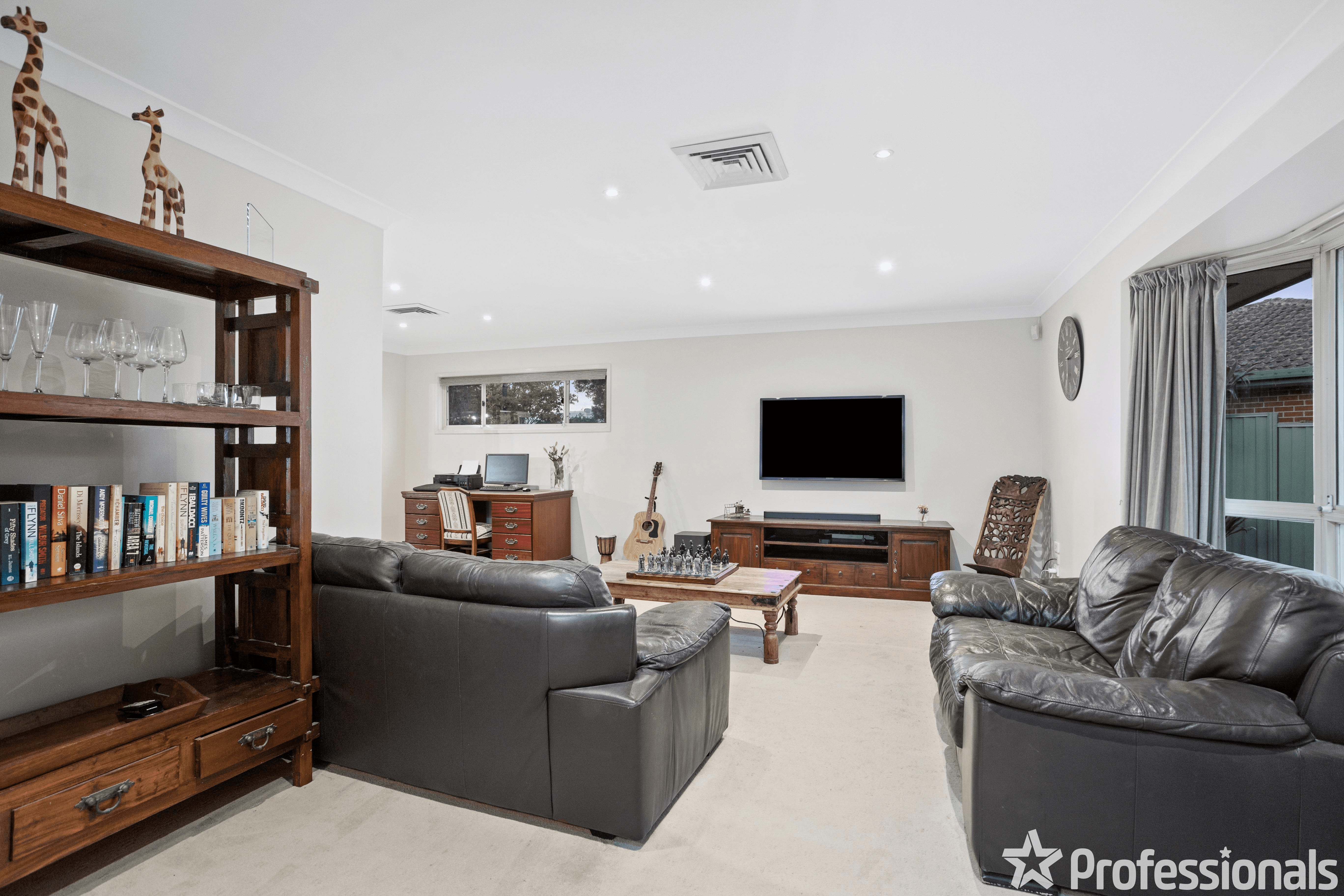 23 Silkyoak Court, BURLEIGH WATERS, QLD 4220