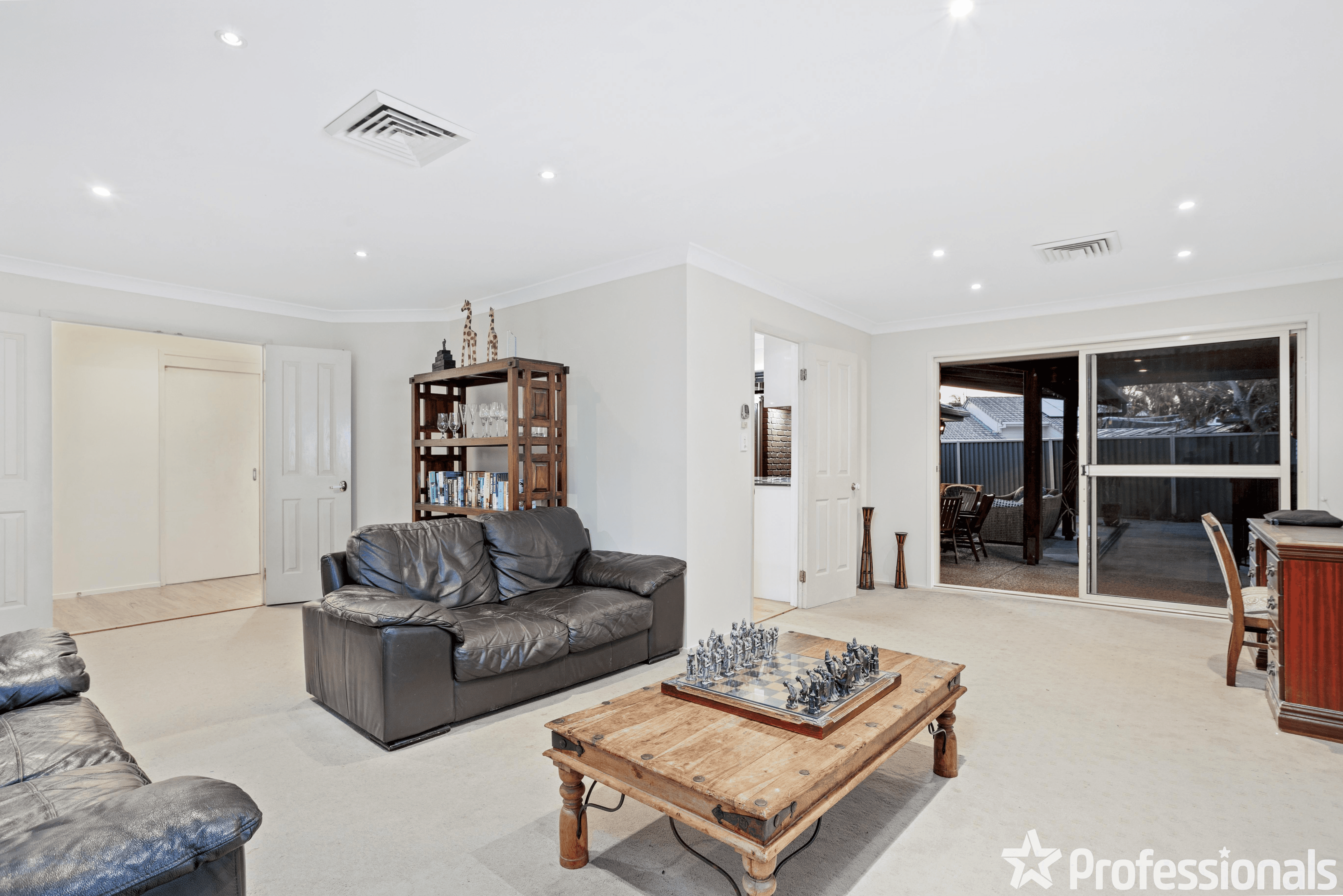 23 Silkyoak Court, BURLEIGH WATERS, QLD 4220