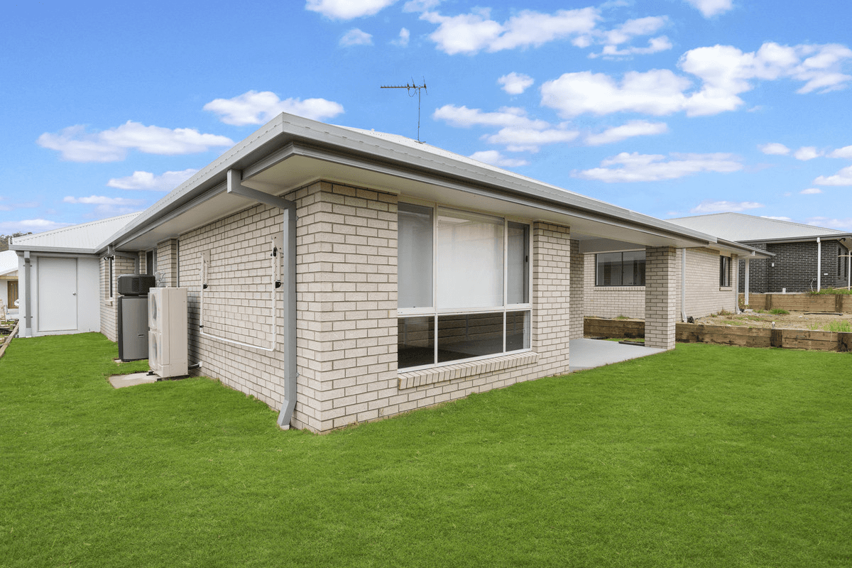 13 Peterson Way, White Rock, QLD 4306