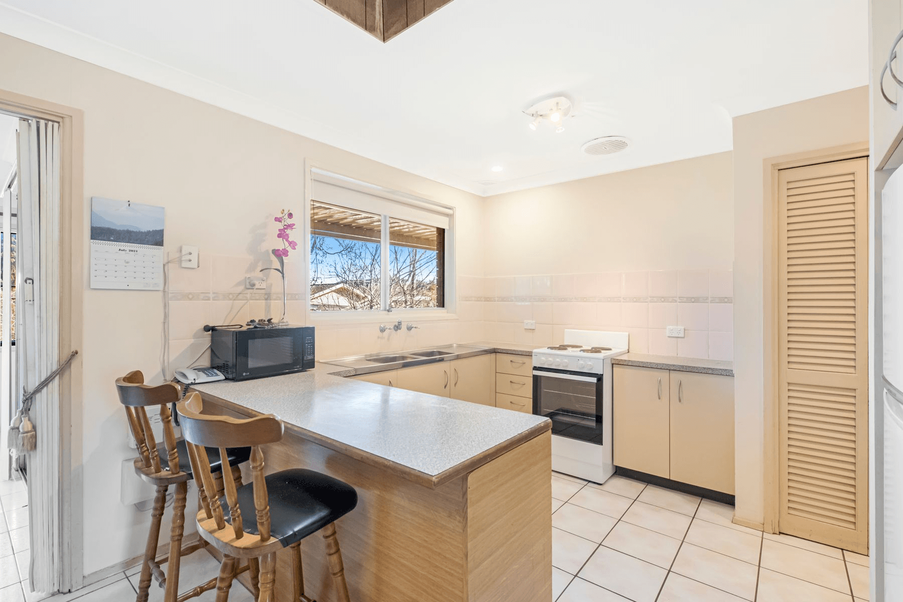 12 Anglers Drive, BATEAU BAY, NSW 2261