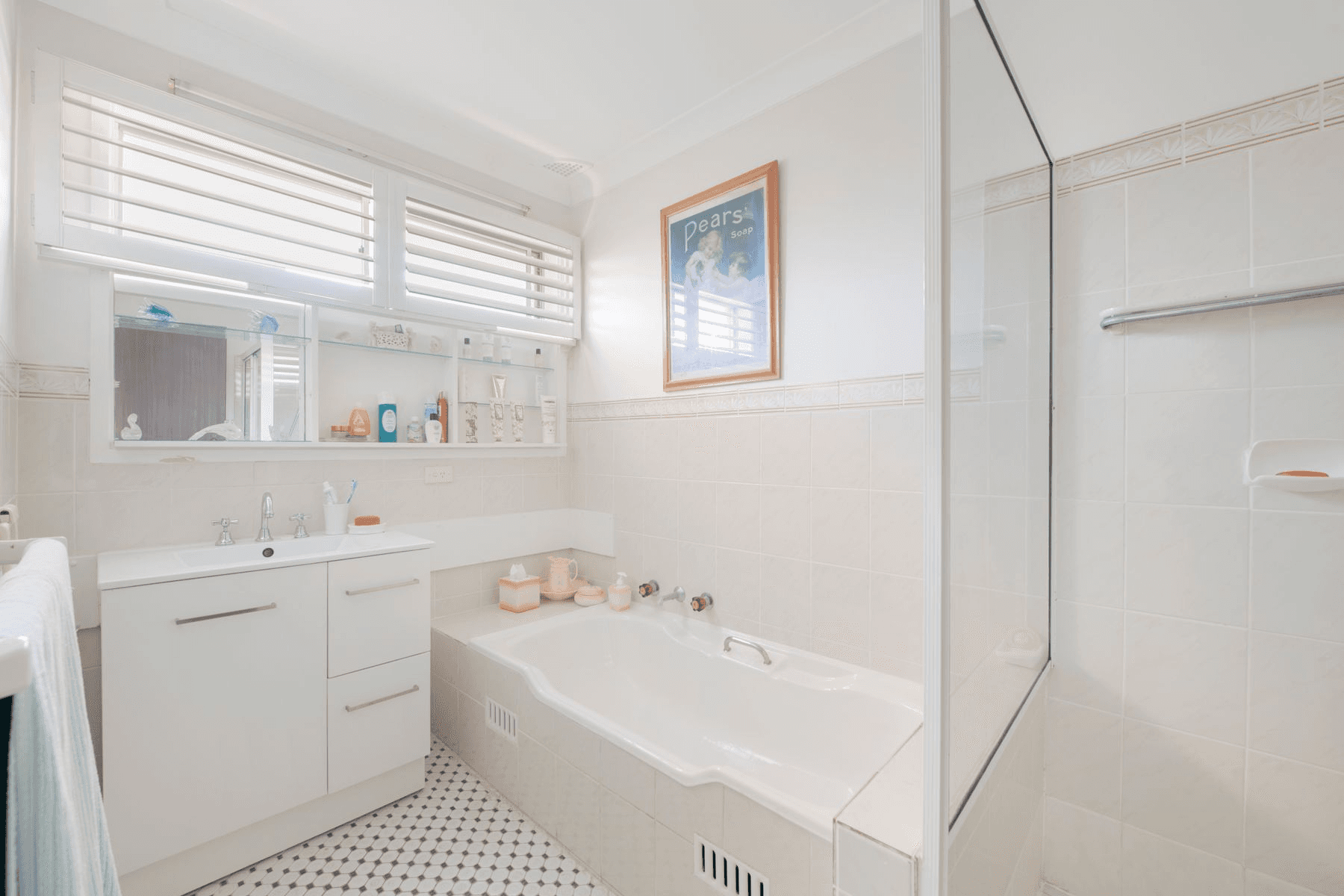 12 Anglers Drive, BATEAU BAY, NSW 2261