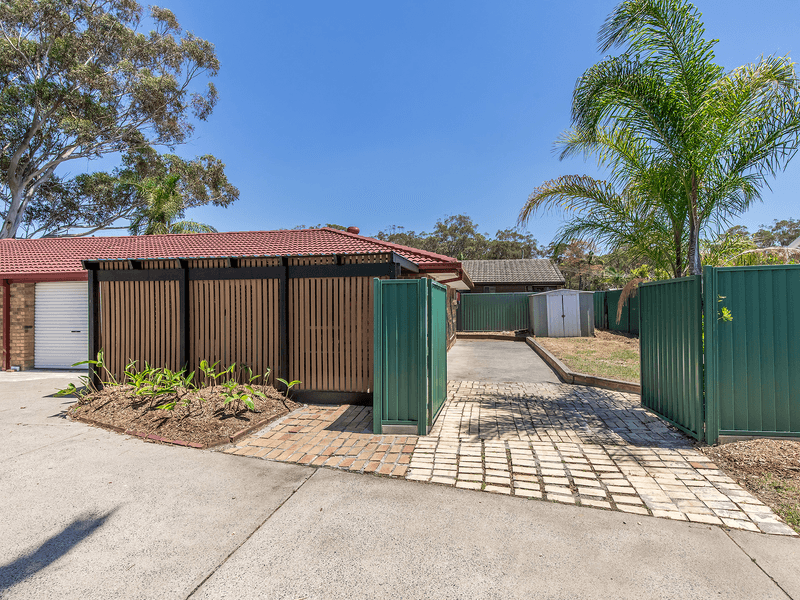 1/3 Robin Joy Close, LABRADOR, QLD 4215