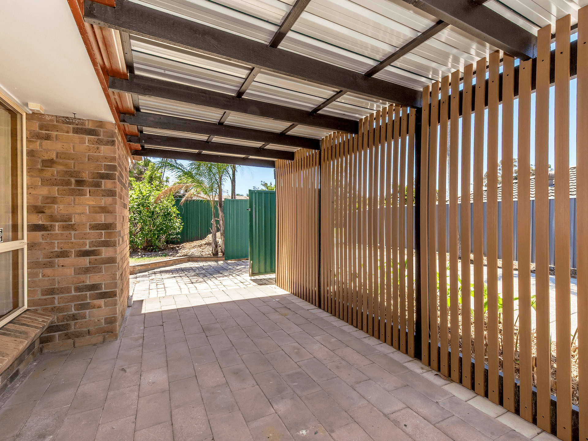 1/3 Robin Joy Close, LABRADOR, QLD 4215