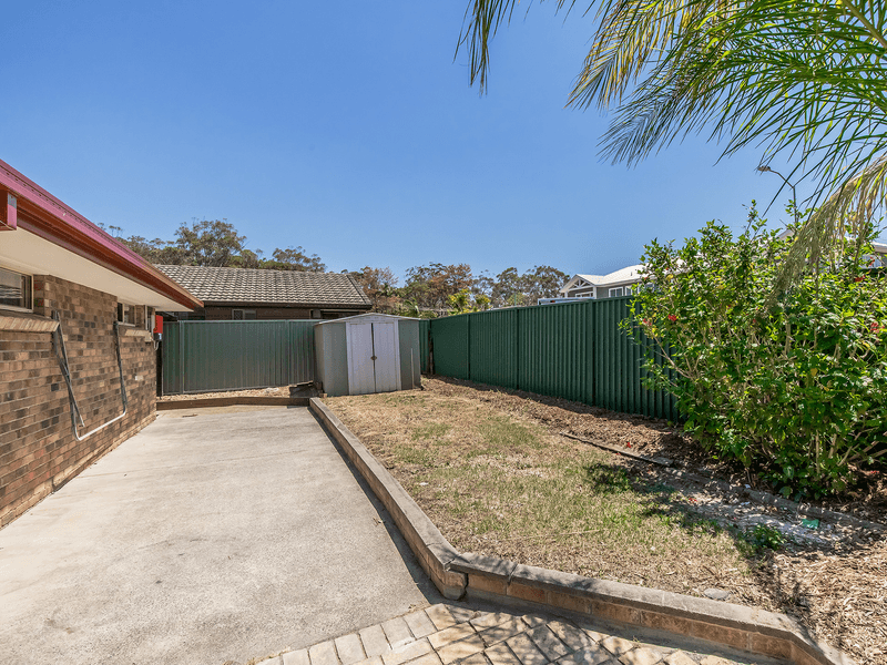 1/3 Robin Joy Close, LABRADOR, QLD 4215