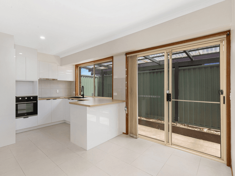 1/3 Robin Joy Close, LABRADOR, QLD 4215