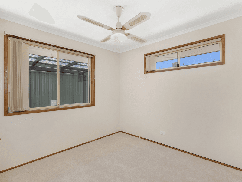 1/3 Robin Joy Close, LABRADOR, QLD 4215