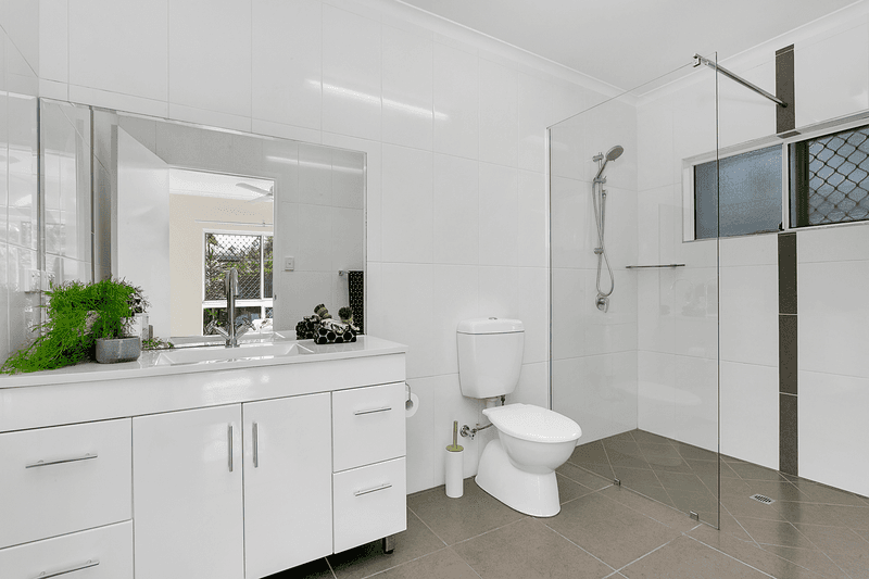 74B English Street, MANUNDA, QLD 4870