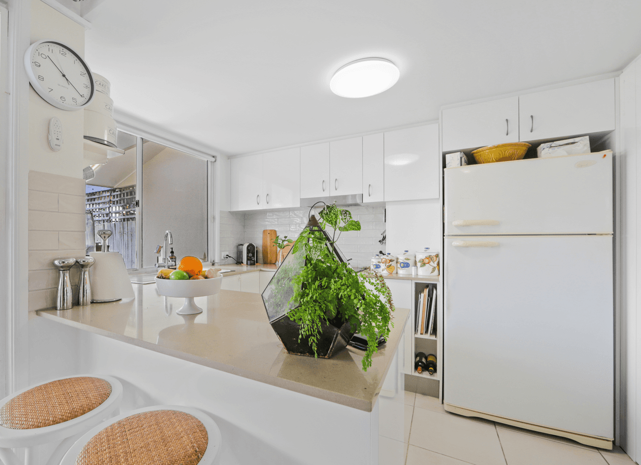 24/20 Saint Kevins Avenue, BENOWA, QLD 4217