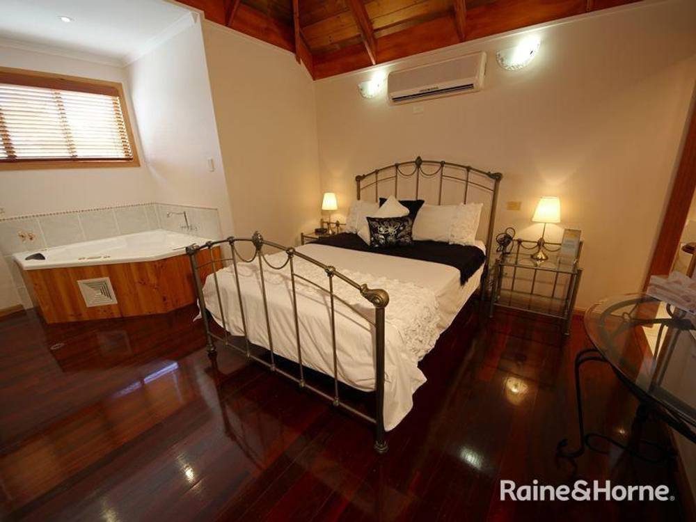 3 HERBERT ST, GLADSTONE CENTRAL, QLD 4680