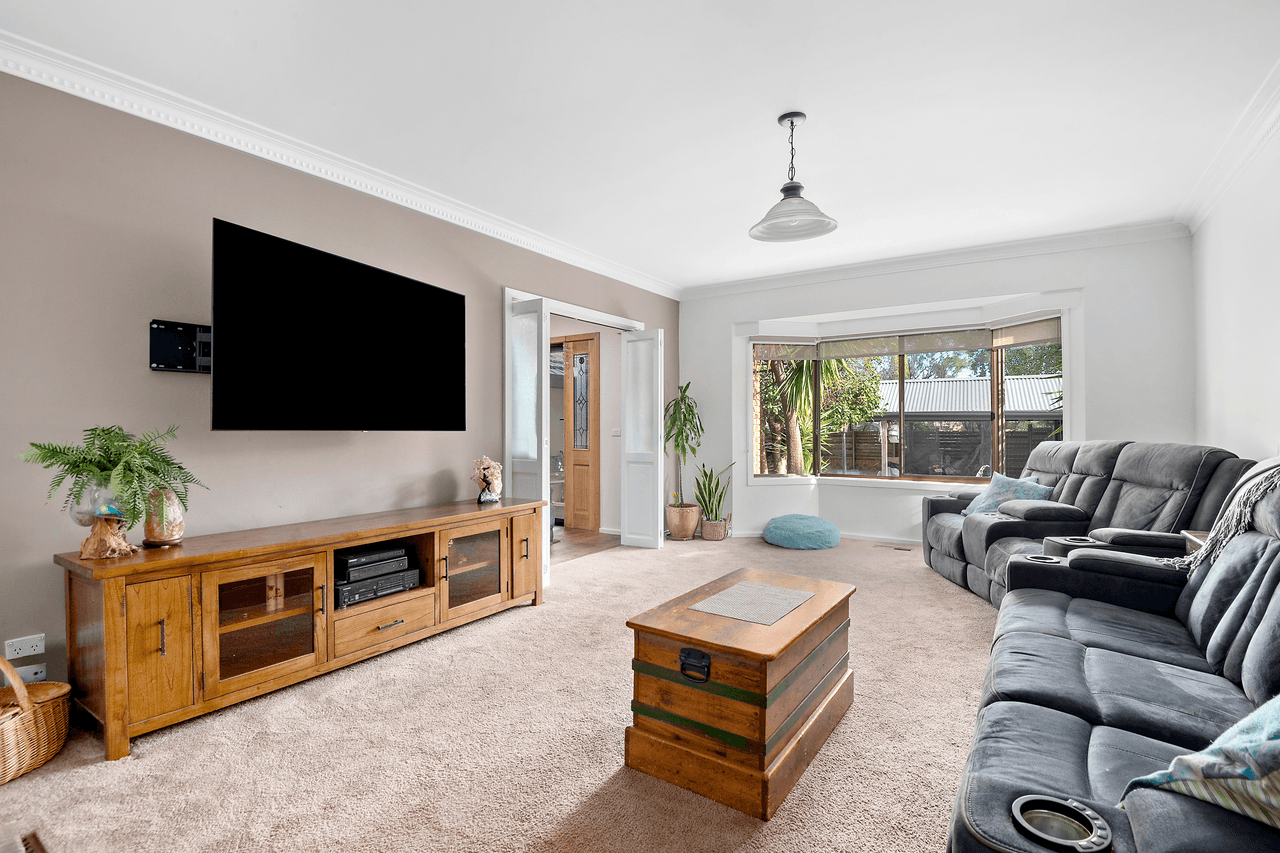 8 Burgess Drive, LANGWARRIN, VIC 3910