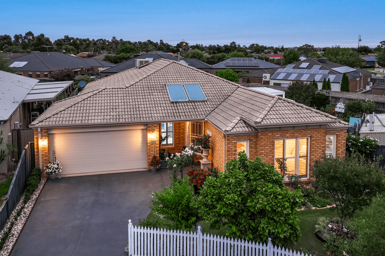 6 Danby Court, CRANBOURNE NORTH, VIC 3977