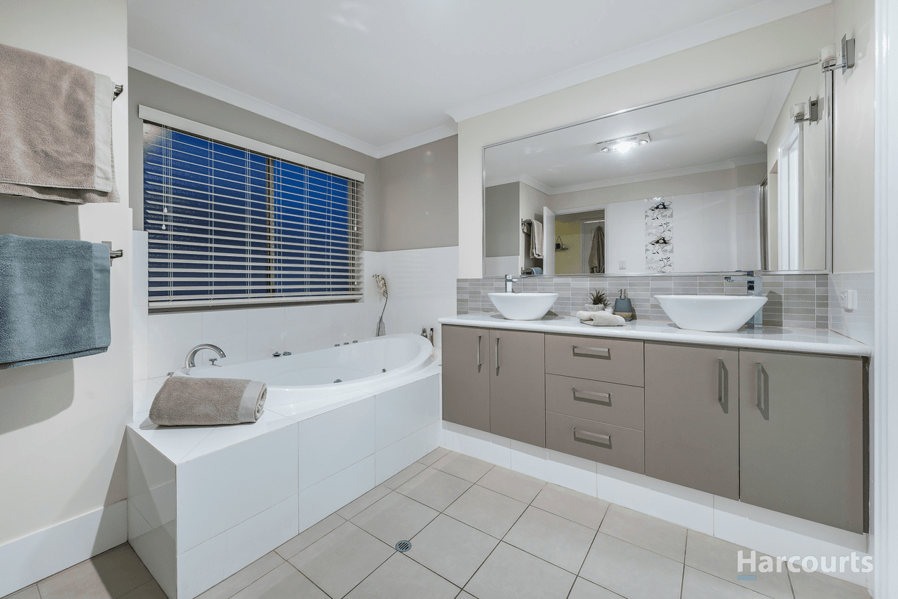 54 Mattingleys Approach, BURNS BEACH, WA 6028