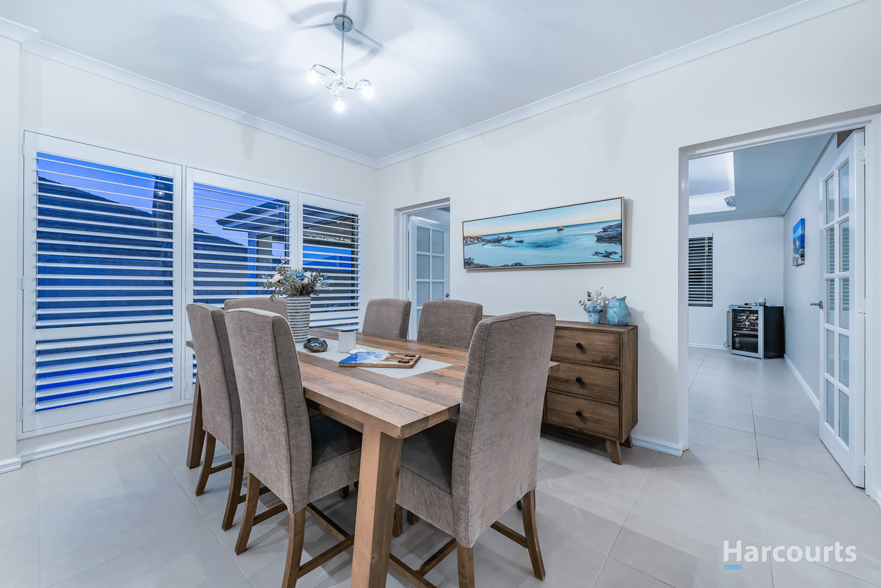 54 Mattingleys Approach, BURNS BEACH, WA 6028