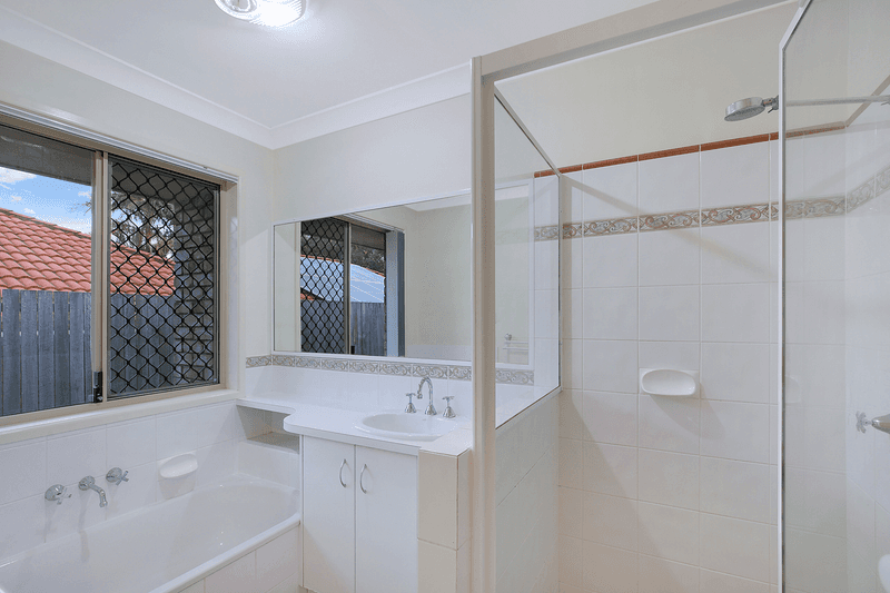 17 Wallaroo Court, CAPALABA, QLD 4157