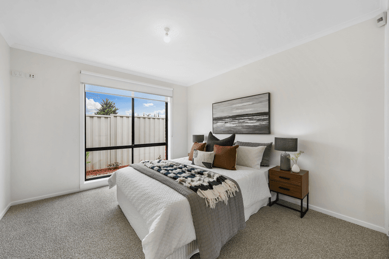 1/2 Young Court, Delahey, VIC 3037