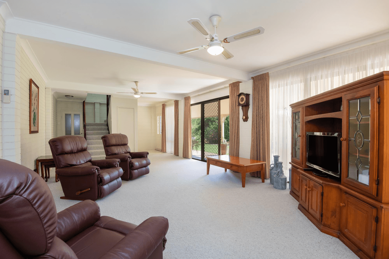 8 St Andrews Drive, WOOLGOOLGA, NSW 2456