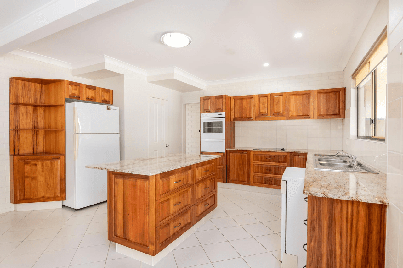 8 St Andrews Drive, WOOLGOOLGA, NSW 2456