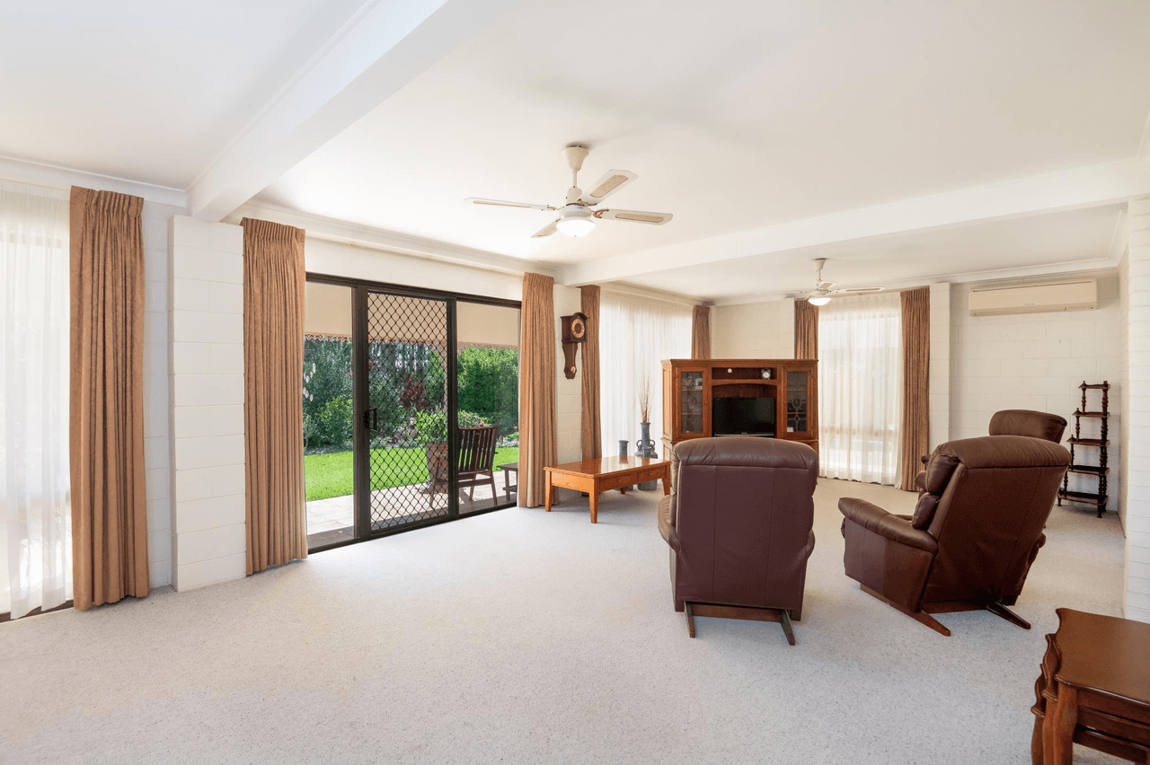 8 St Andrews Drive, WOOLGOOLGA, NSW 2456