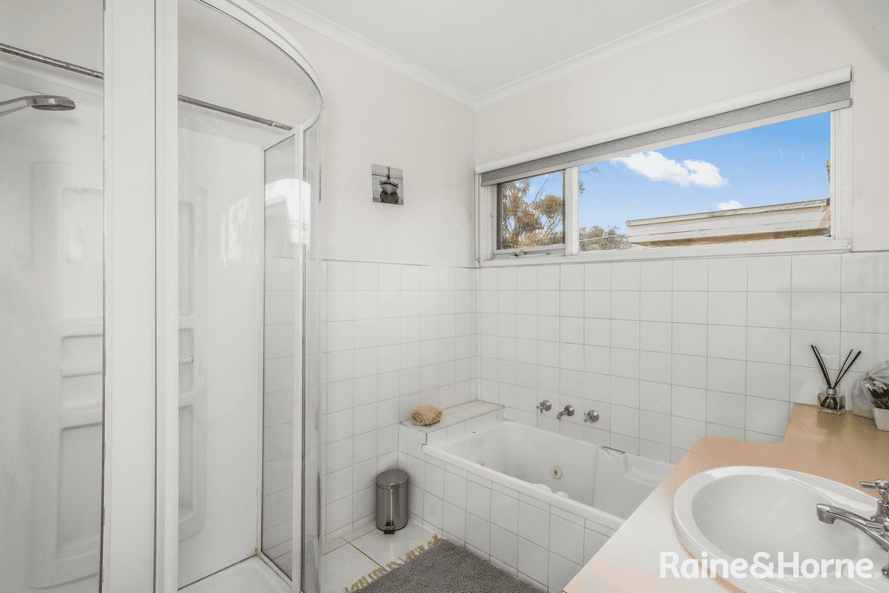 54 Allambi Avenue, ROSEBUD WEST, VIC 3940