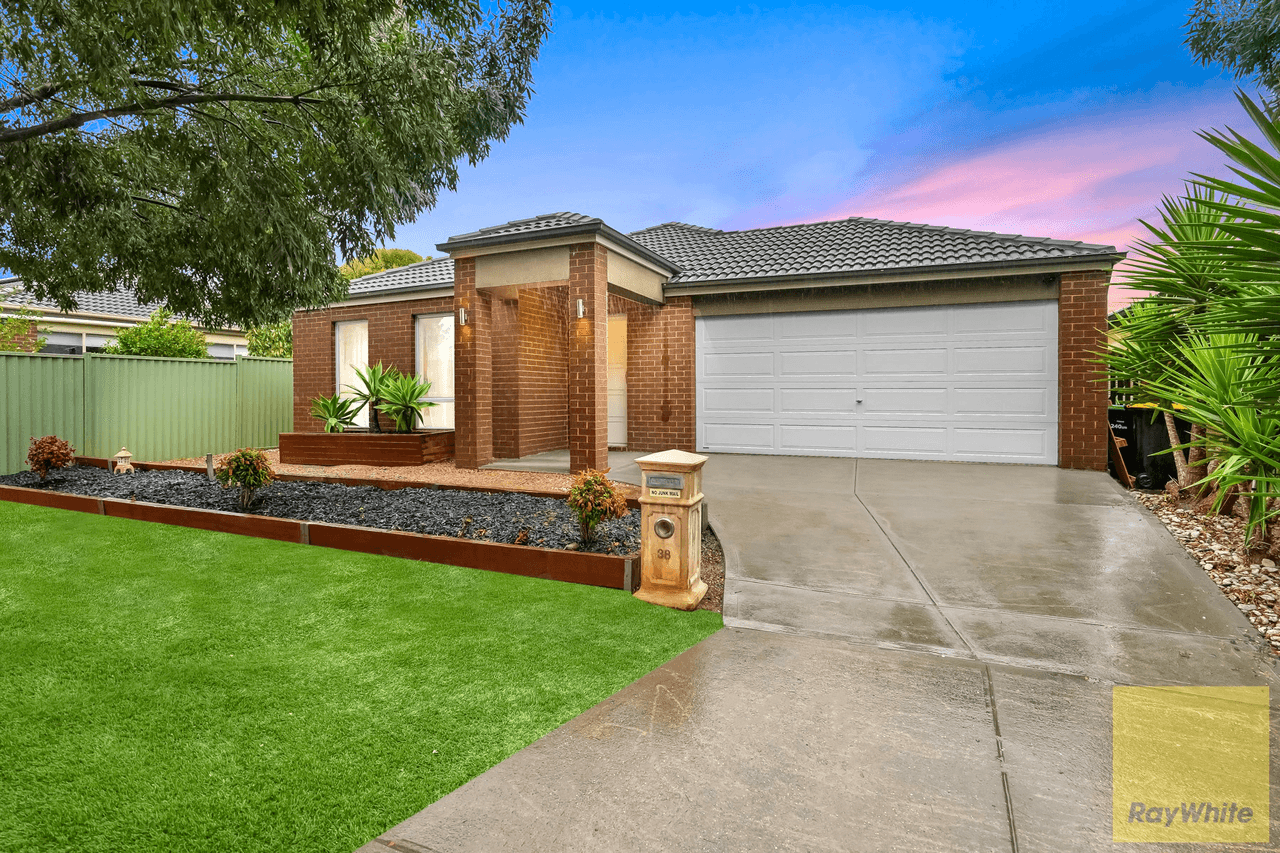 38 Dahlia Drive, CAROLINE SPRINGS, VIC 3023