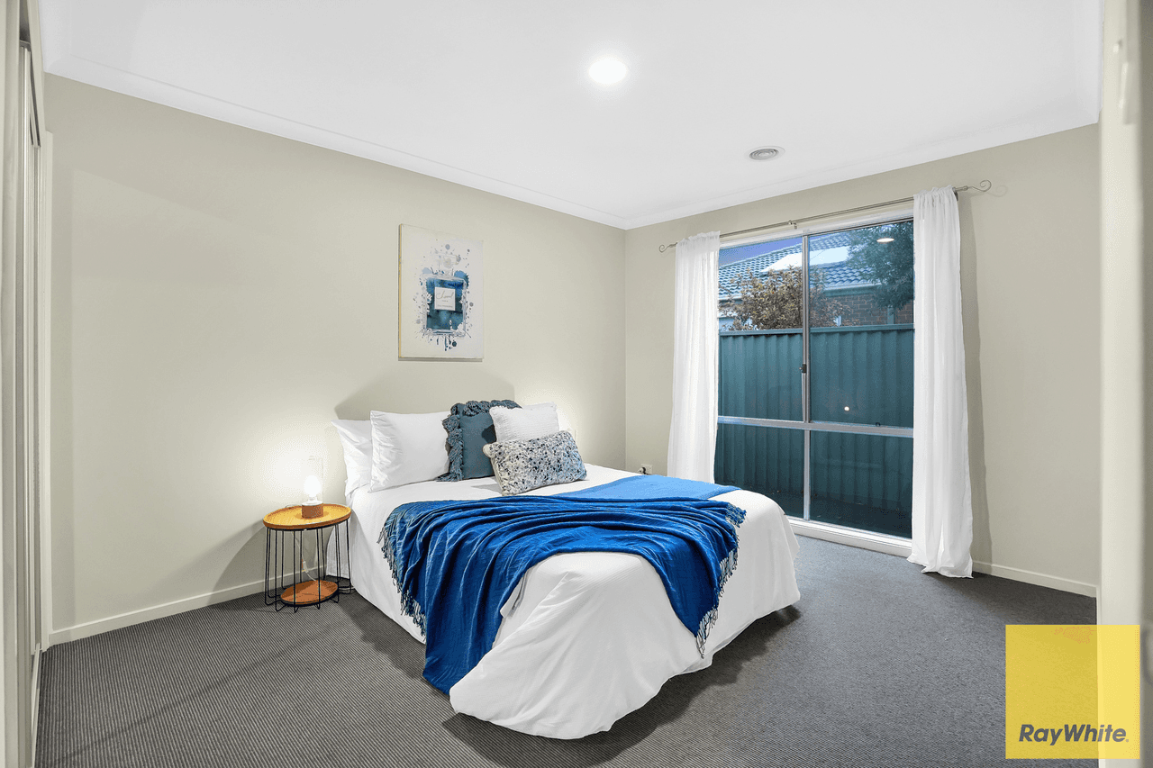 38 Dahlia Drive, CAROLINE SPRINGS, VIC 3023