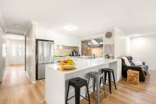 4 Eudonia Court, ELANORA, QLD 4221