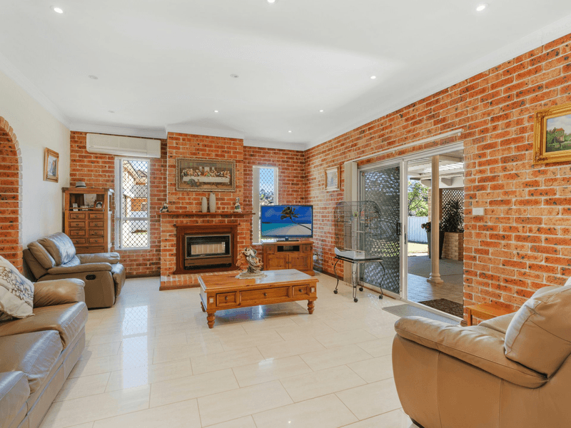 20 Katavich Crescent, BONNYRIGG HEIGHTS, NSW 2177