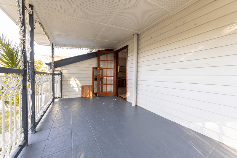 12 GEORGE STREET, NEWTOWN, QLD 4305